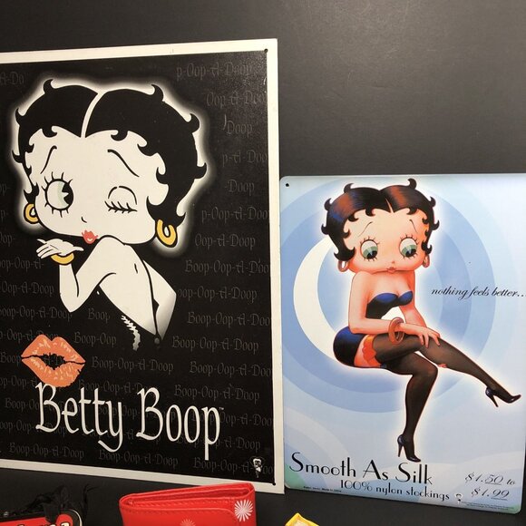 Betty Boop Collection, Lot Of 6, Signs, Socks, Wallet And Book ** READ** CN - Picture 3 of 16